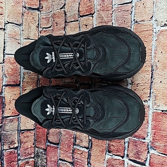 Adidas Ozweego LOWTOP SNEAKERS,  WOMANS SIZE 10 EUC - Picture 3 of 12